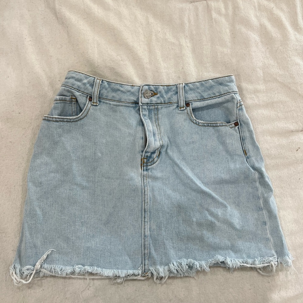 🛍 3/$10 PACSUN distressed mini denim skirt, size 27
